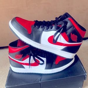 10.5 Jordan 1s Bred Toe